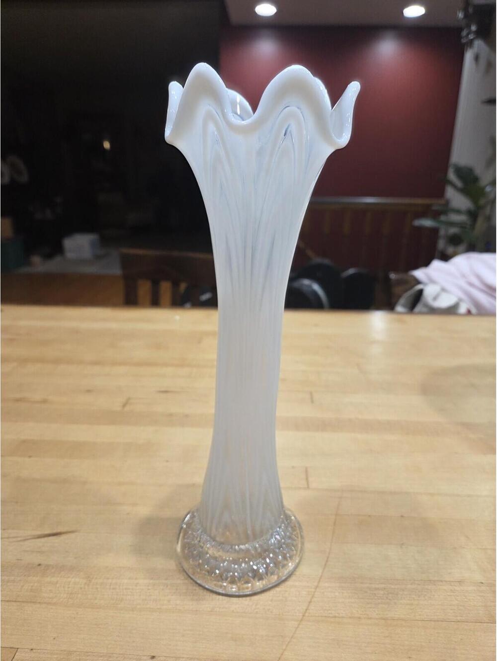 ANTIQUE 1907 FENTON WHITE OPALESCENT SWUNG TREE TRUNK VASE PLUNGER BOTTOM 11.5"